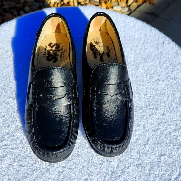 SAS Women's Classic Loafer Comfort Shoes Sz 7 Black Leather Supportive Slip On - Picture 1 of 7